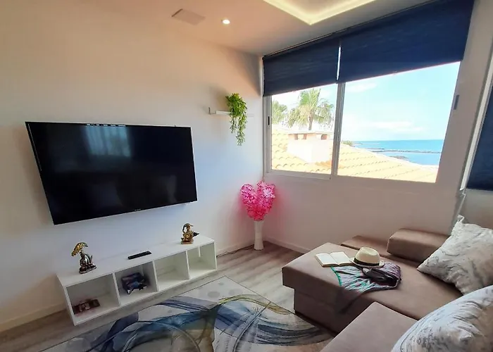 度假居 Beautiful Front Of See, Wifi Free *